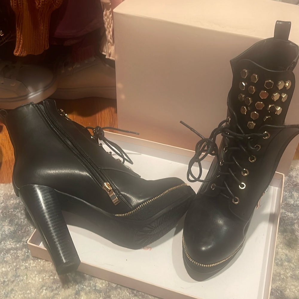 NEW Italina brand gold accent studded high heel booty